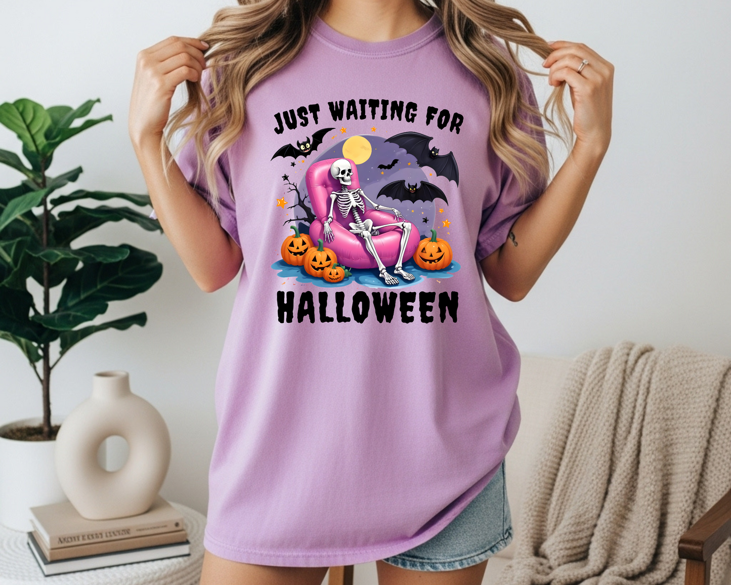 Retro Halloween T-Shirt: Funny Pumpkin & Skeleton Graphic Tee - JennyO